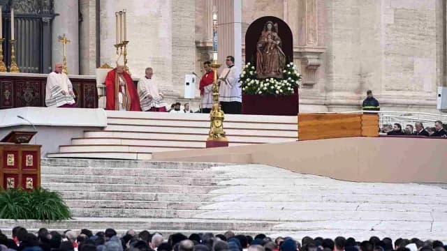 Funeral Benedicto XVI en la plaza de San Pedro