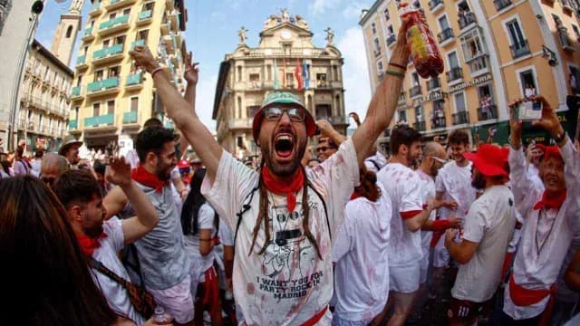 Pamplona Inicia Las Fiestas De Los Sanfermines