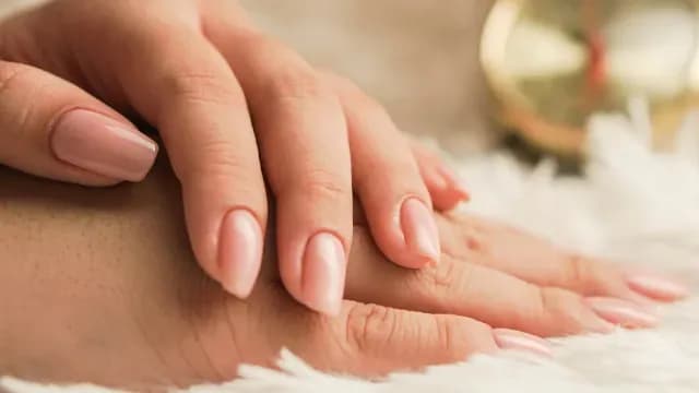 Por qué la gente se muerde las uñas