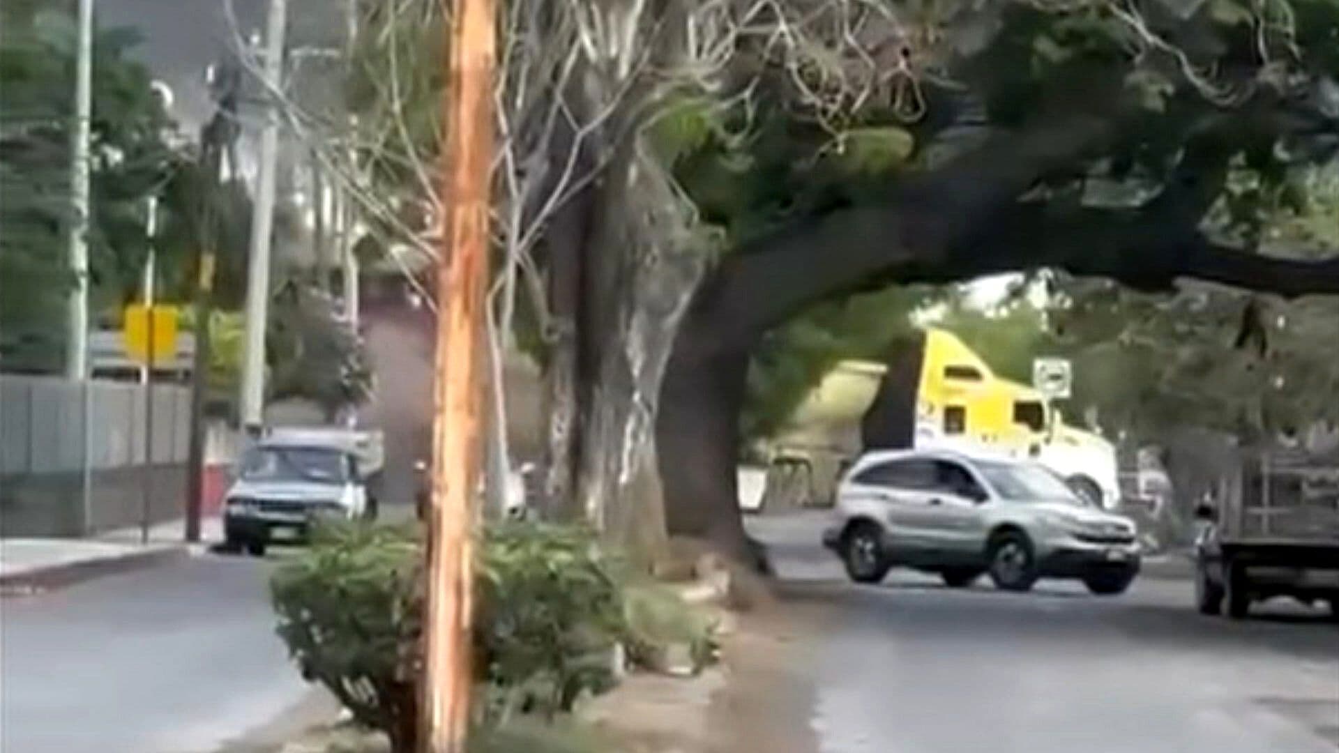 VIDEO: Momento Exacto que Tren Choca Contra Tráiler Usado en Bloqueos de Tecomán