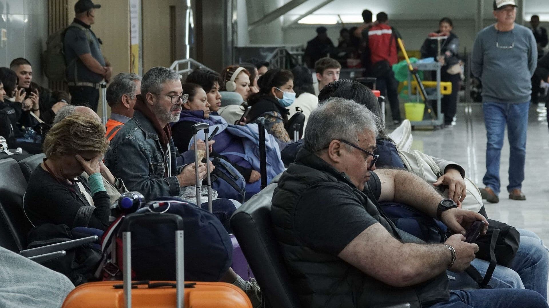 Humo en Restaurante Activó Protocolos de Emergencia en el AICM