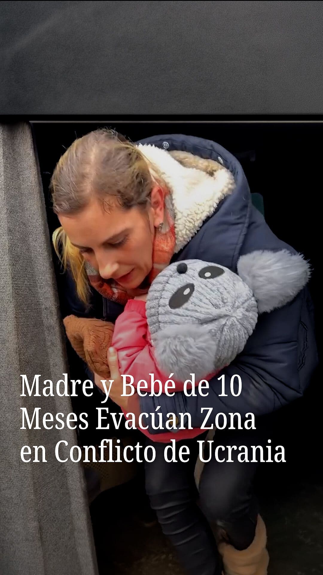 Madre y Bebé de 10 Meses Evacúan Zona en Conflicto de Ucrania