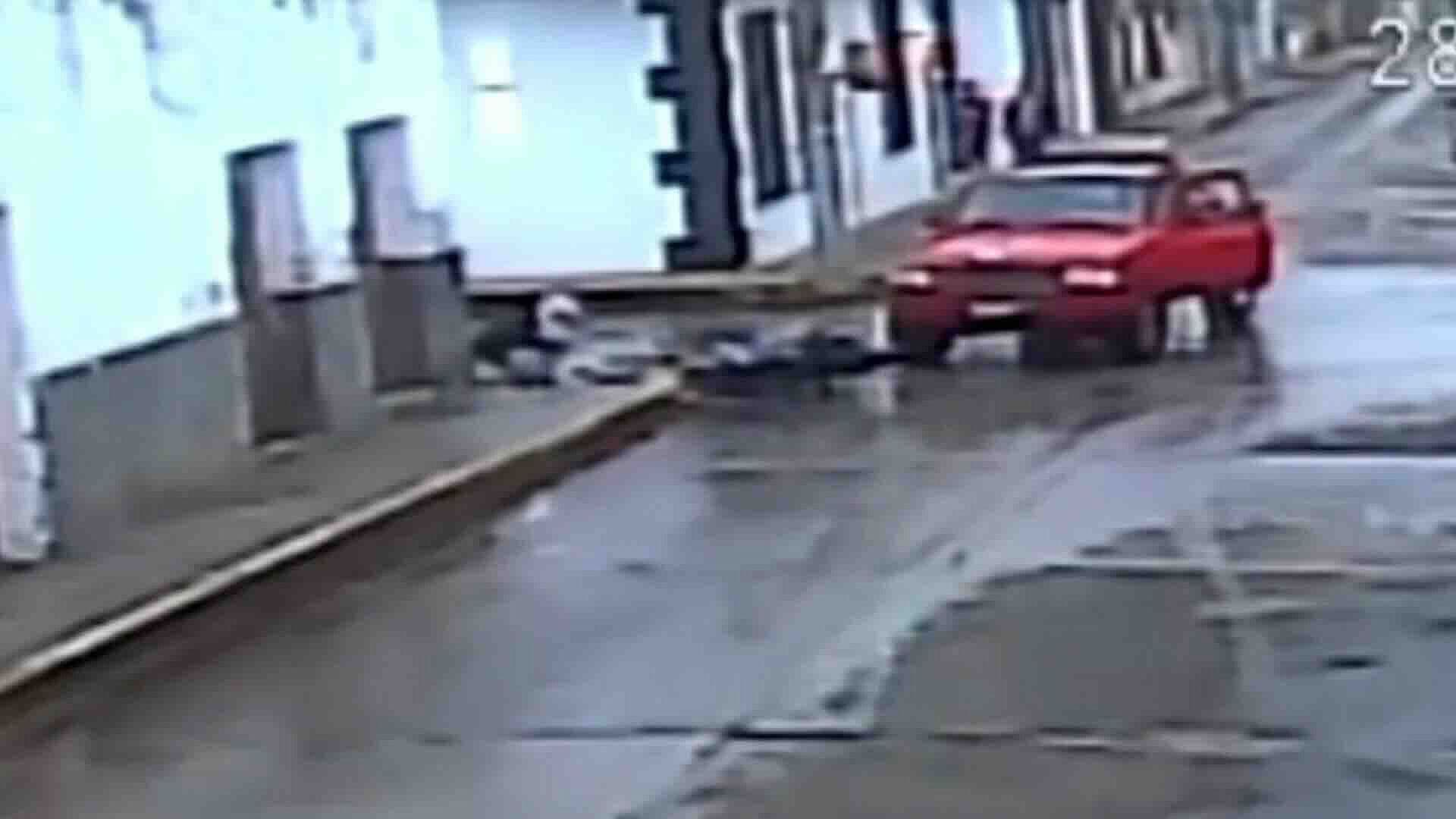 Así Fue el Brutal Impacto entre una Camioneta y una Moto en Huatusco, Veracruz