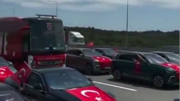 Video: Así Fue la Eufórica Despedida de la Selección de Turquía Rumbo al Mundial 2026