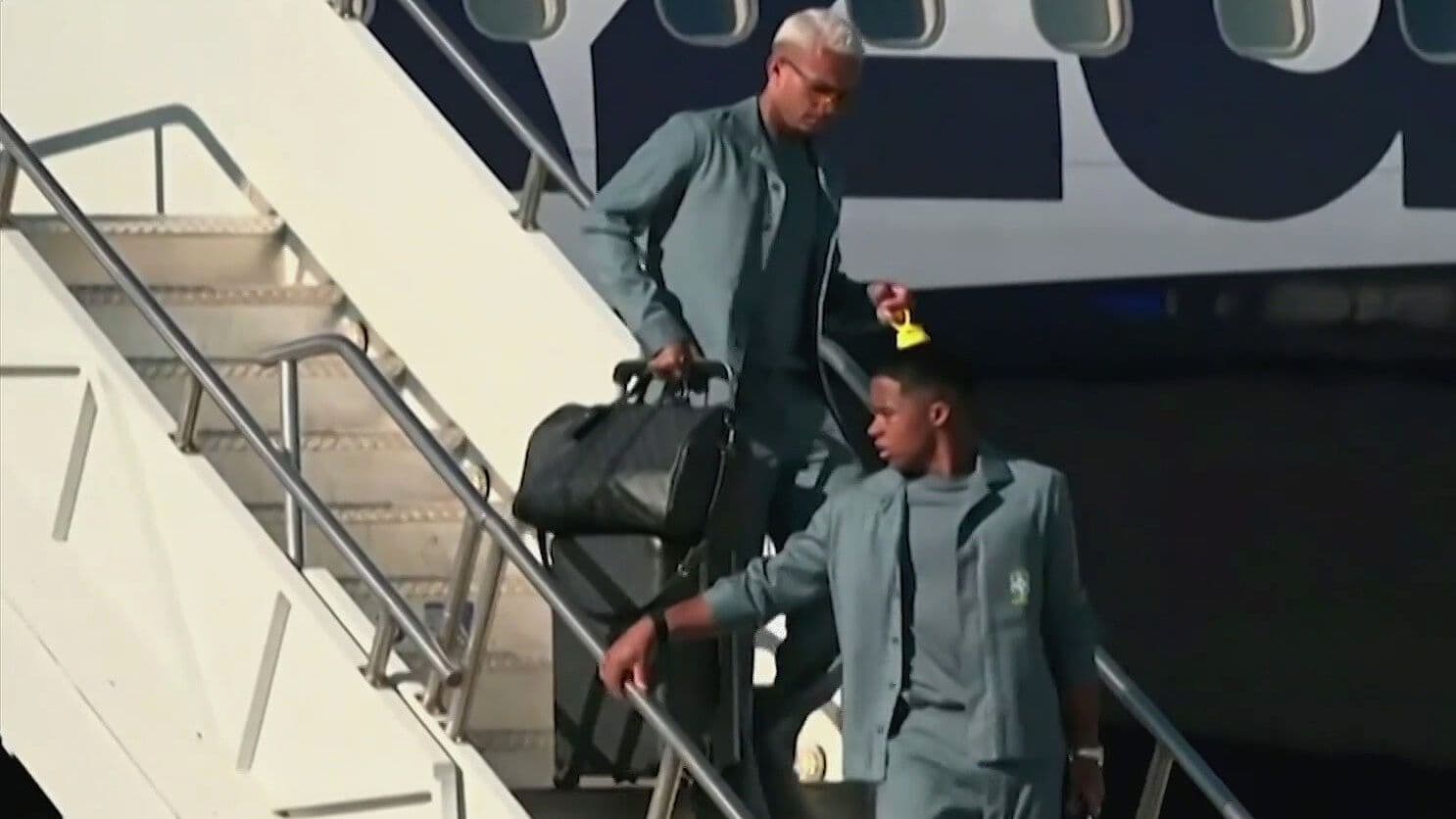 VIDEO: Selección de Brasil Llega a EUA y es Recibida por un Arcoíris