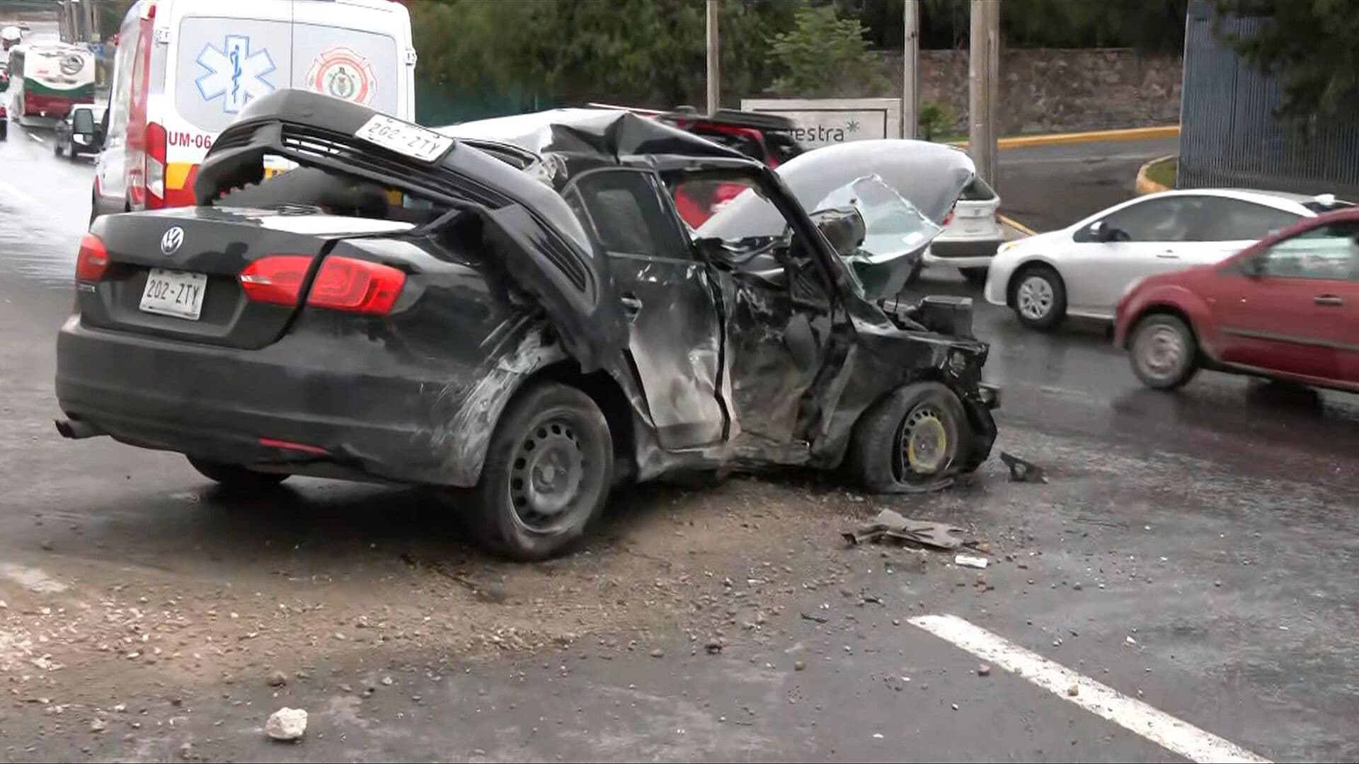 ¿Qué Pasó en la México-Pachuca? Aparatoso Choque y Volcadura en 'El Vigilante'