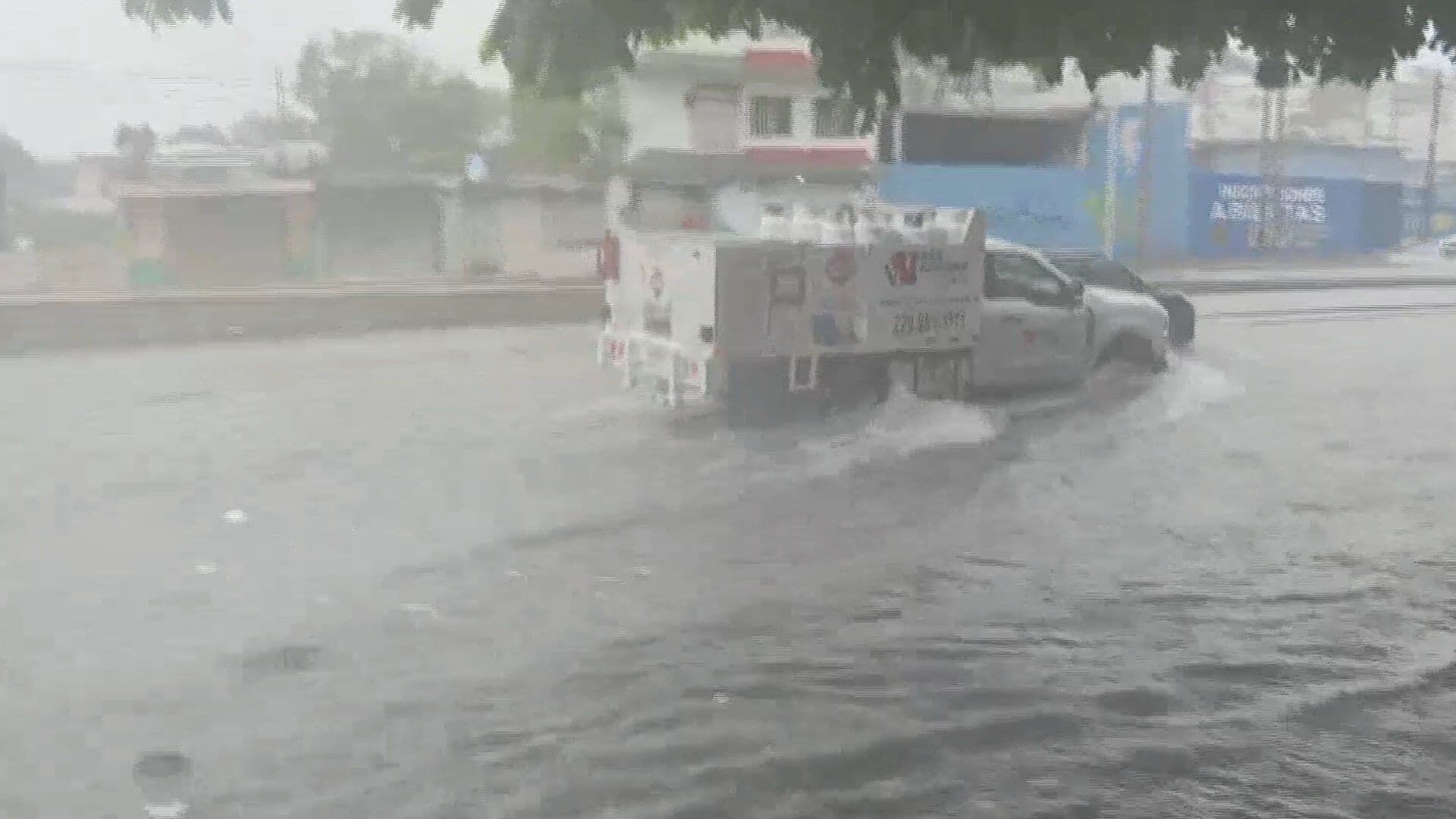 Caos Vial por Inundaciones en Distribuidor Vial Boticaria en Veracruz