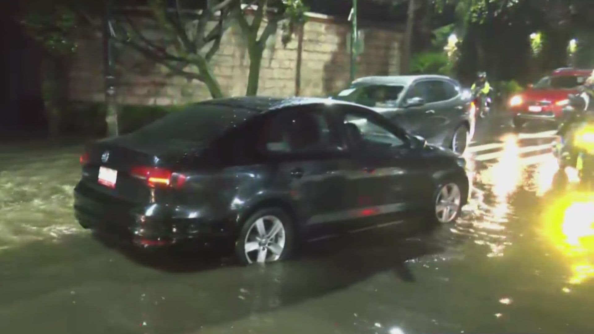 Lluvias Dejan Bajo el Agua a la Colonia Lomas de Vista Hermosa en Cuajimalpa