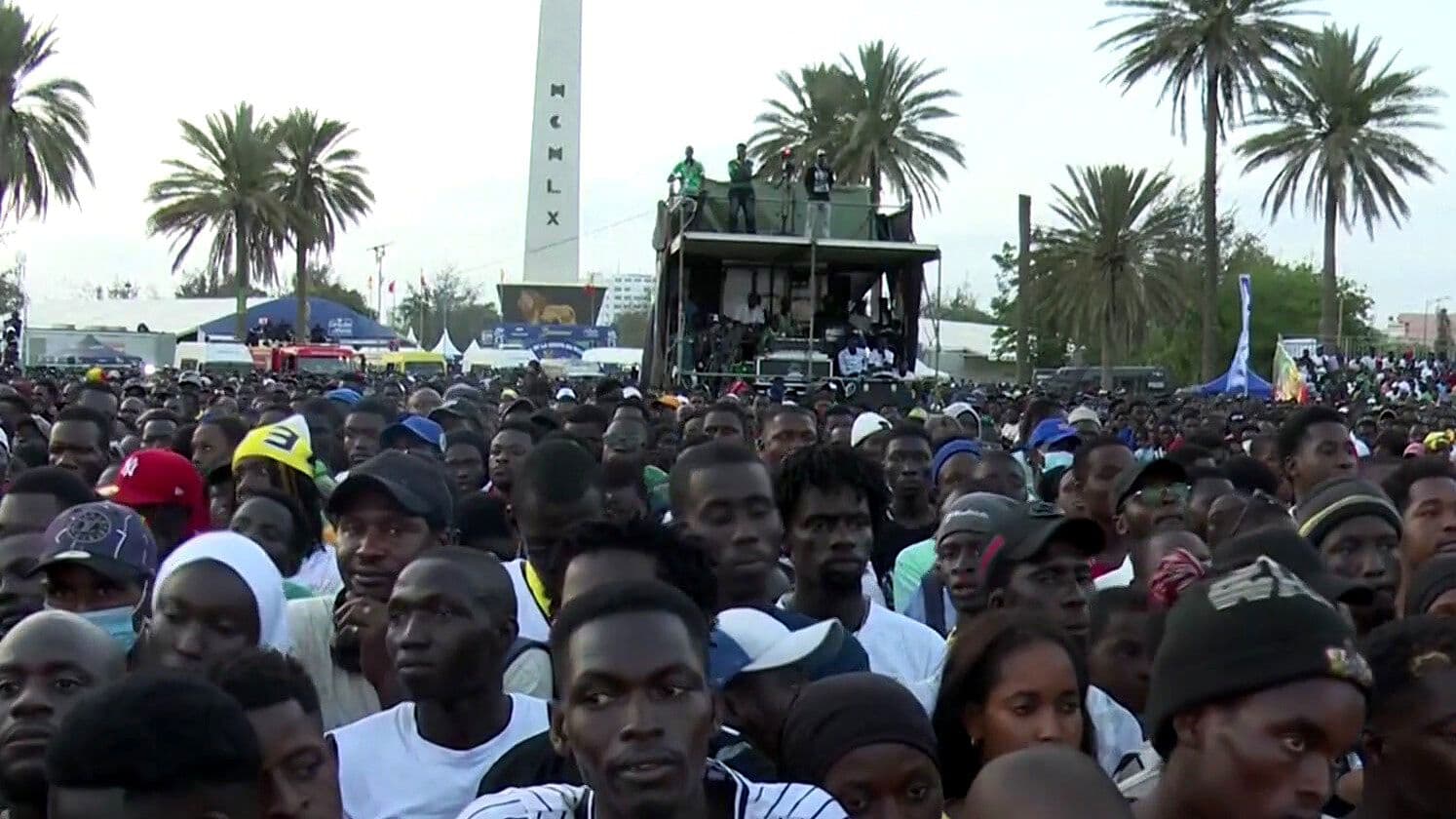 Aficionados de Senegal Apoyan a la Selección en Dakar Durante el Debut