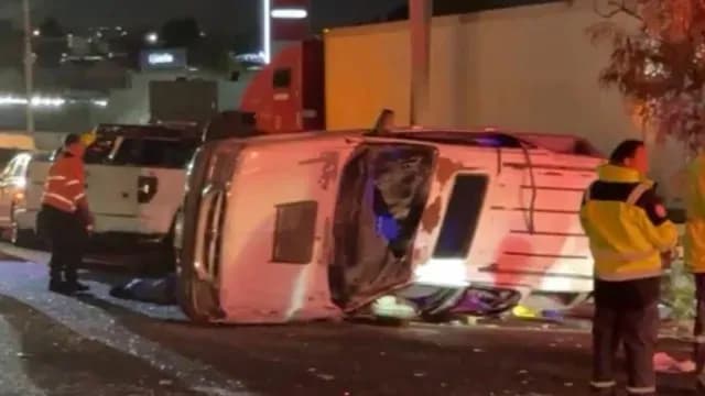 Un camión chocó y provocó la volcadura de la camioneta familiar. Foto: N+