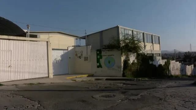 Personal educativo y vecinos del Bachillerato Elena Garro intentaron apagar el incendio con cubetas de agua