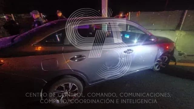 Delincuentes chocan auto robado tras persecución de policías. Foto: Sesesp Tlaxcala