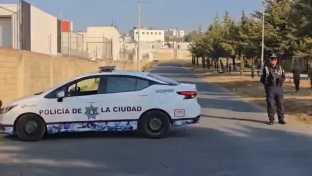Resguardan el Camino al Batán por hallazgo de un cuerpo sin vida. Foto: X @ciudadano_pue