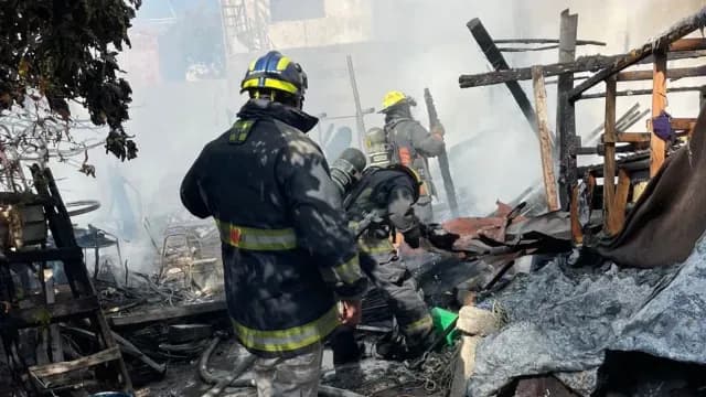 Bomberos atienden incendio en una casa de la colonia Guadalupe Hidalgo de Puebla. @PCGobPue
