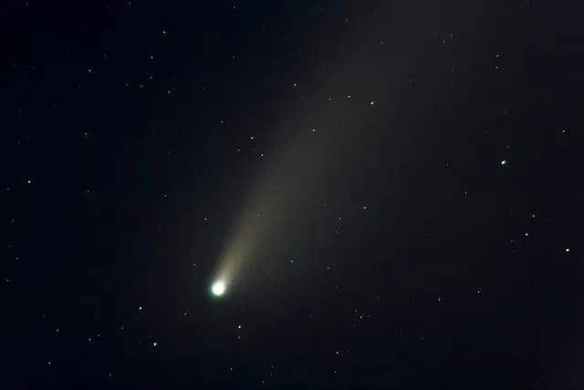 El cometa Cometa C/2024 E1 será visible antes del amanecer con binoculares