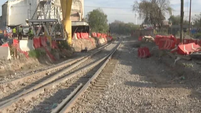 Van por desalojo de vías por construcción de nuevo tren