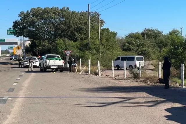 Camioneta hallada con 5 cuerpos abandonados. Foto: N+
