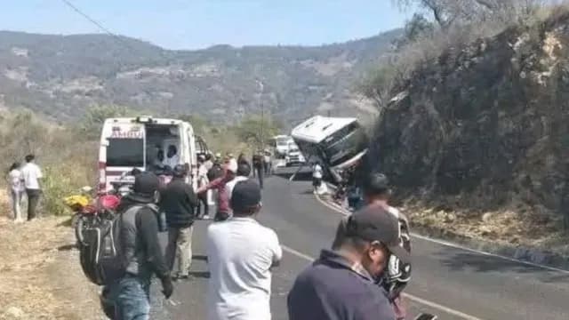El conductor decidió impactarse contra el cerro para evitar una tragedia mayor