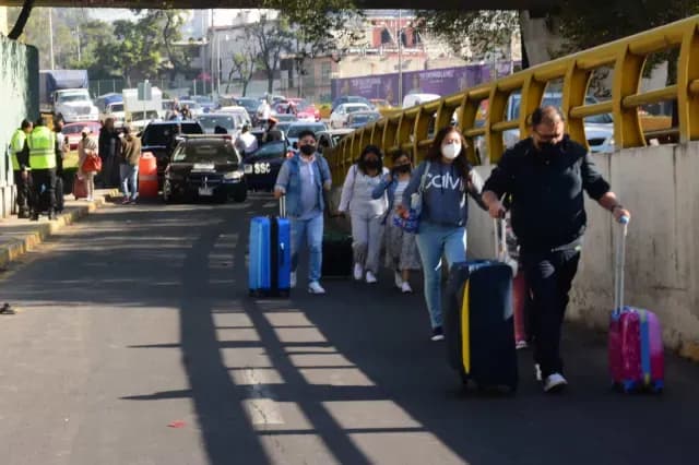Bloqueo en AICM. Foto: Cuartoscuro