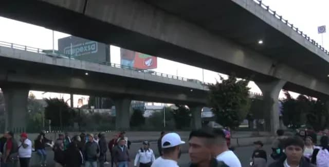 Miembros de anexos causan afectaciones en Periférico Norte. Foto: N+
