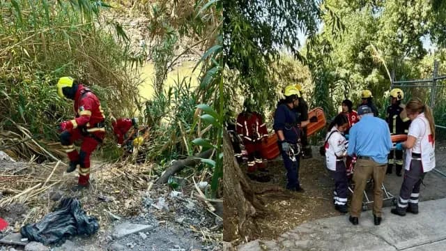Rescatan a hombre que cayó en barranca de Puebla. Foto: Cruz Roja Ciudad de Puebla