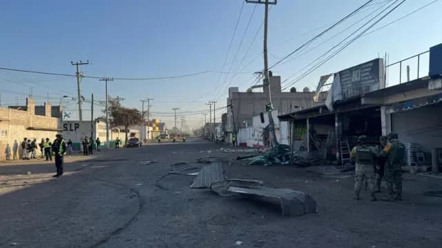 Daños por explosión en gasera de Chalco