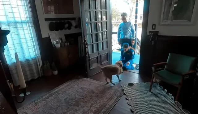 Christina Koch se reencuentra con su perrita Sadie tras regresar de la misión Artemis II, en una escena que conmovió a millones en todo el mundo.
