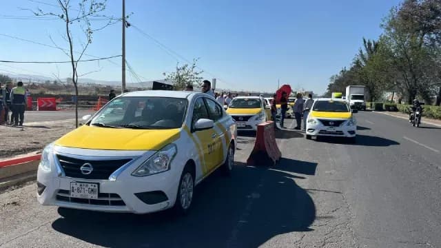 Taxistas llegando a las inmediaciones del Aeropuerto de Guadalajara. Foto: N+