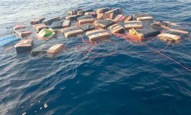 Objetos incautados en aguas del Golfo de Tehuantepec. Foto: X @GabSeguridadMX