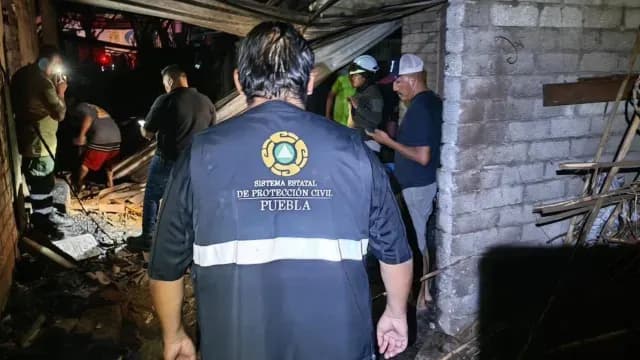 Atienen incendio por explosión de polvorín en Ajalpan, Puebla. Foto: PC Estatal Puebla
