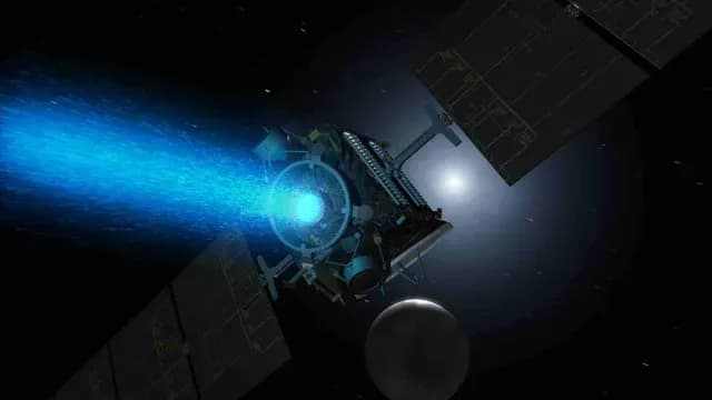 Ejemplo de propulsor de iones usado en un satélite