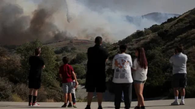 Familias evacuadas por el incendio “Sandy”. Foto: Reuters