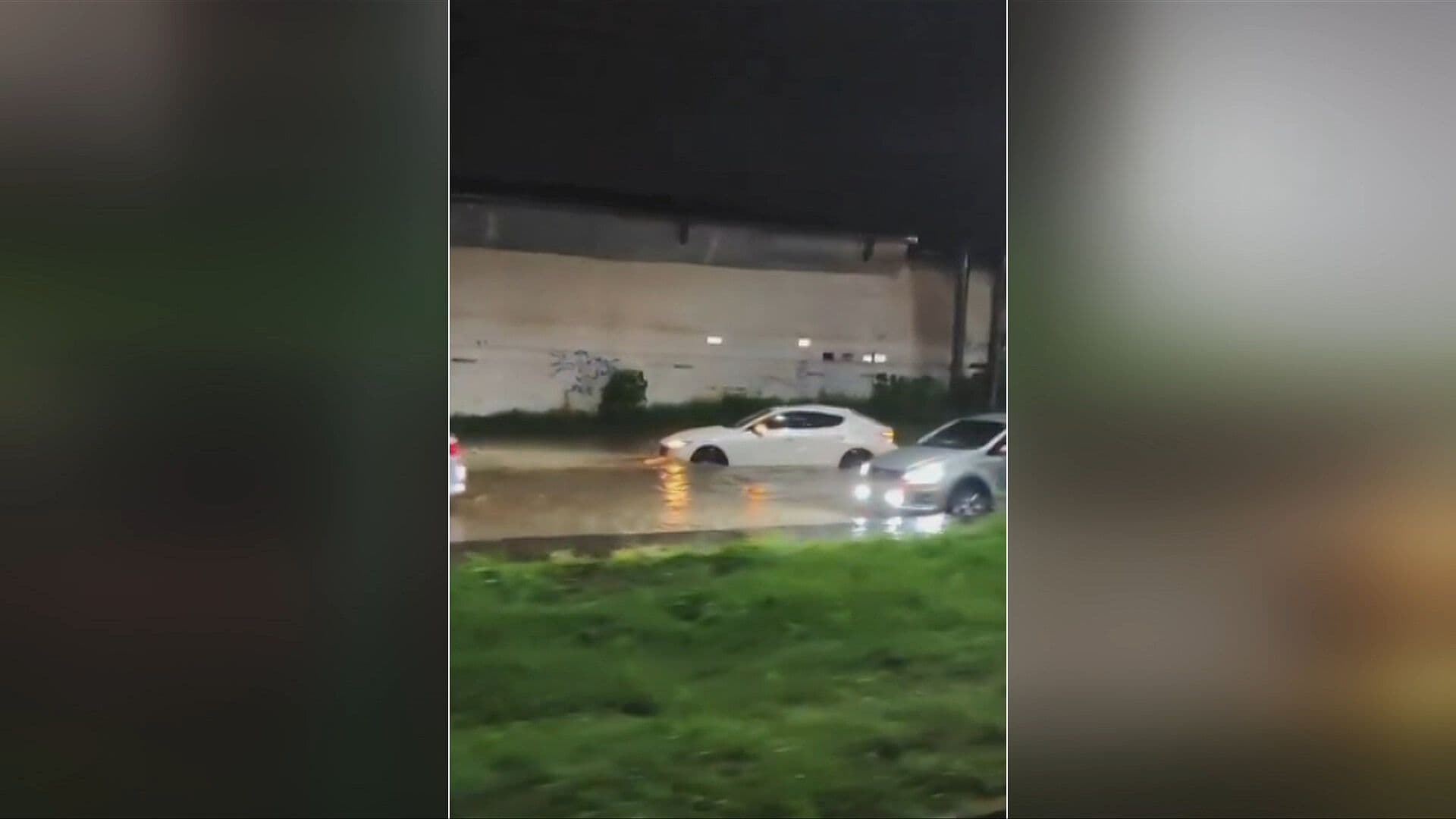 Lluvia Inunda la Carretera Cuernavaca-Cuautla y Deja Decenas de Autos Varados