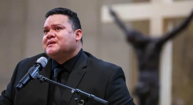 Fernando Valenzuela Jr. dedicó un emotivo mensaje a su padre. Foto AP
