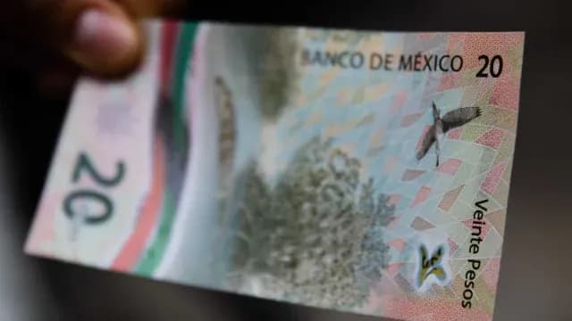 Un billete de 20 pesos en México.