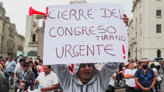 Protestas en Perú exigiendo el cierre del Congreso