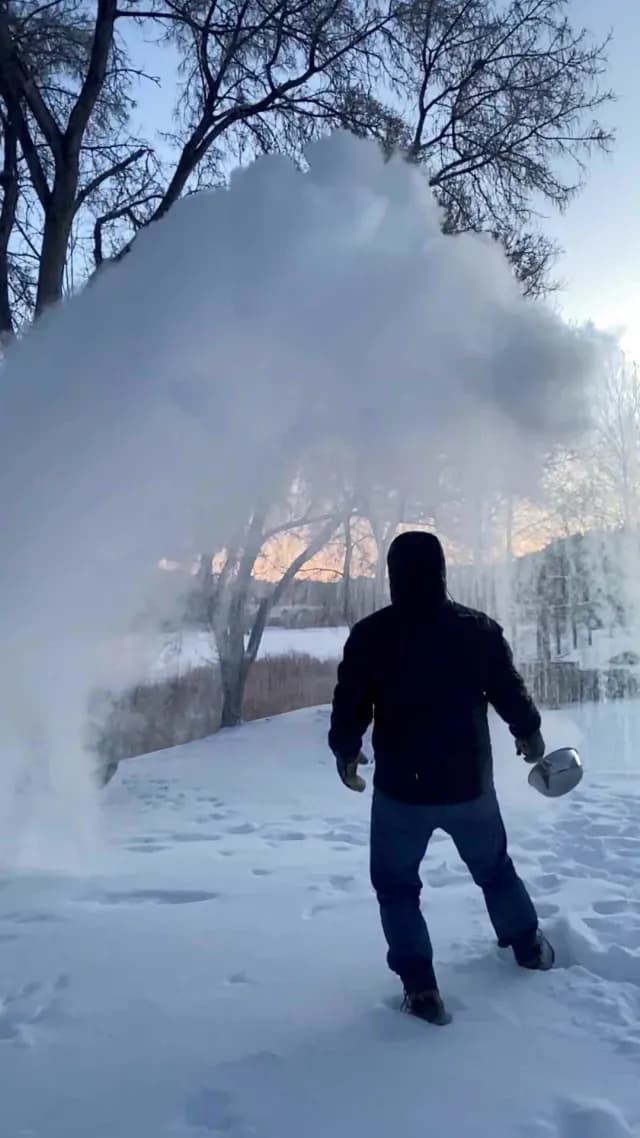 Estadounidenses hacen el reto 'boiling water challenge'