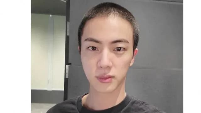 El cantate compartió una foto para presumir su nuevo corte de cabello