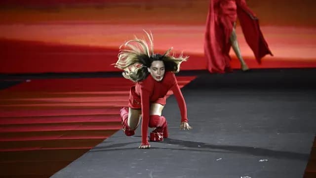 Este fue el momemto de la caída de Belinda. Foto AFP