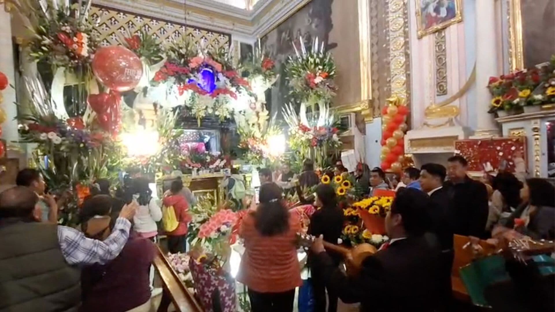 Con Flores y Mariachis Festejan al Señor de Las Maravillas desde Puebla