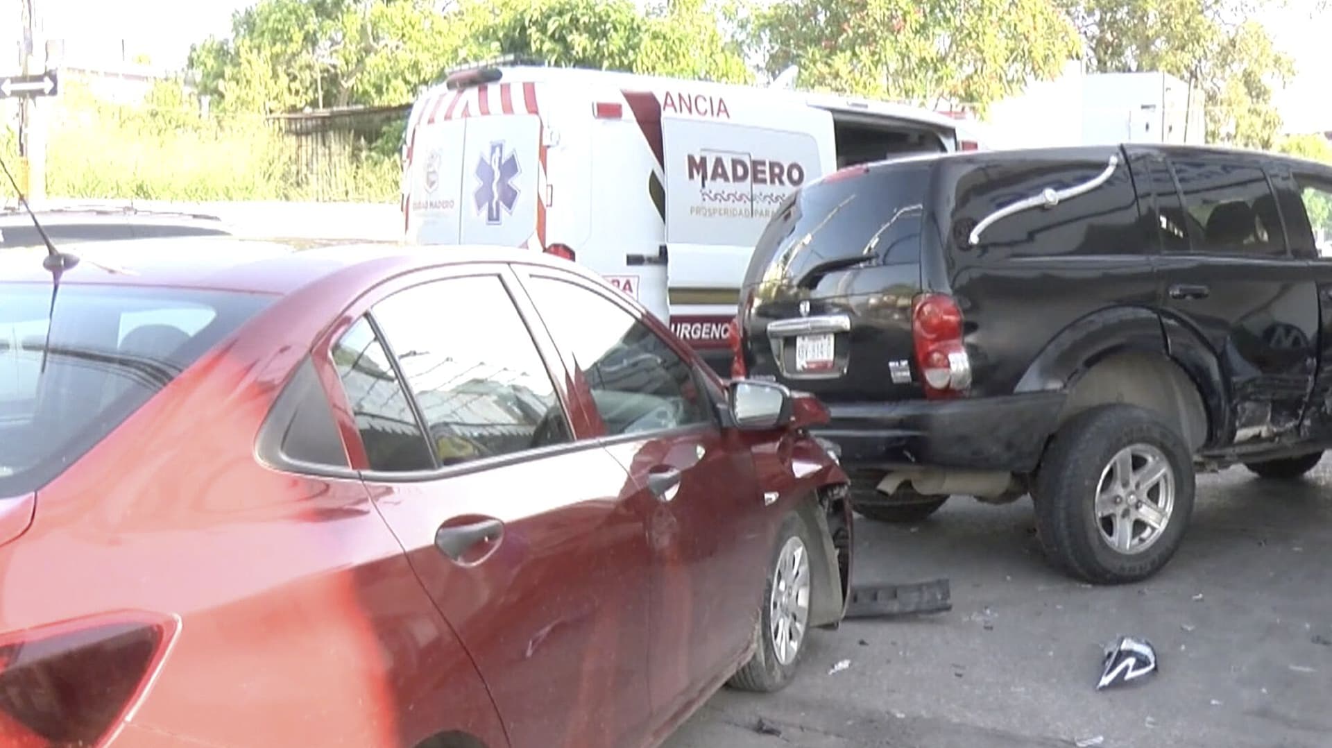 Auto Particular Impacta Carroza Fúnebre en Tamaulipas; Responsable se Pasó el Alto