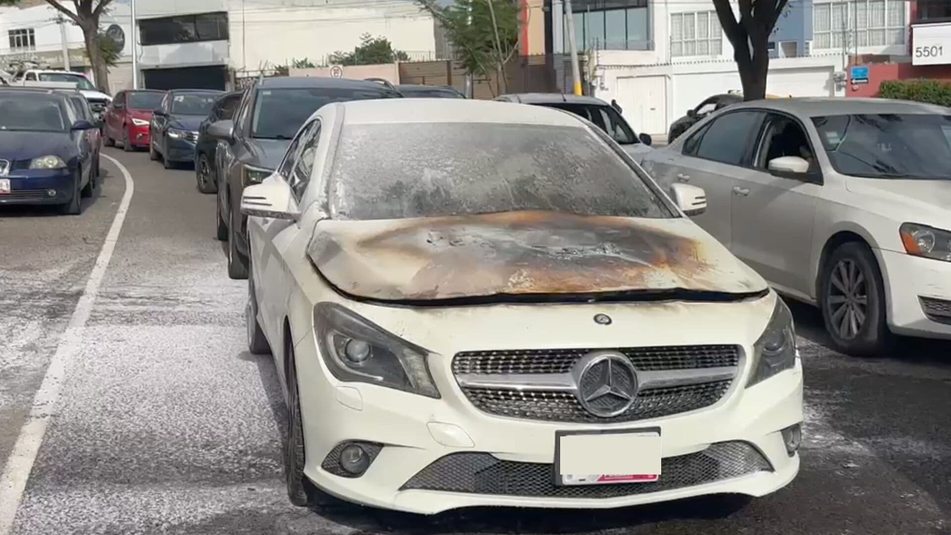 Automóvil de Lujo Arde en Llamas en la Ciudad de Puebla ¿Qué Pasó?