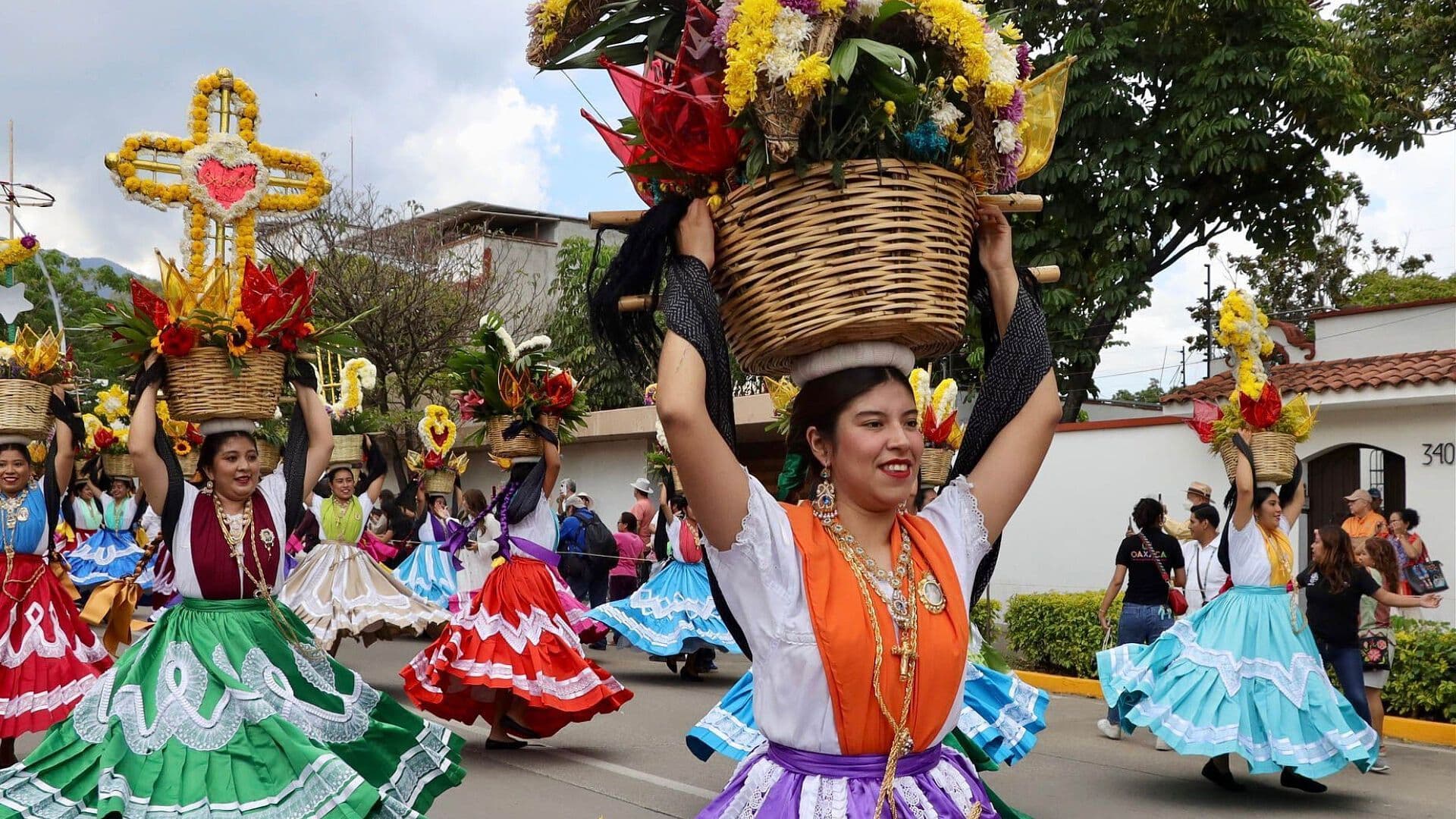 Guelaguetza 2026: Primer Convite Llena de Fiesta las Calles de Oaxaca