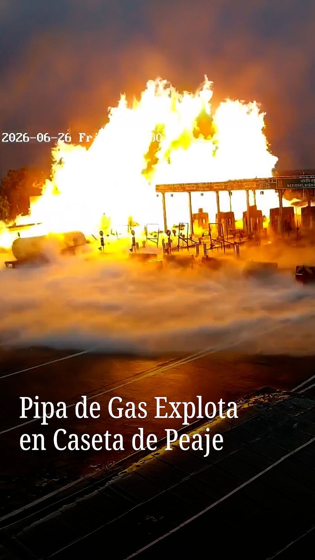 Pipa de Gas Explotan en Caseta de Peaje