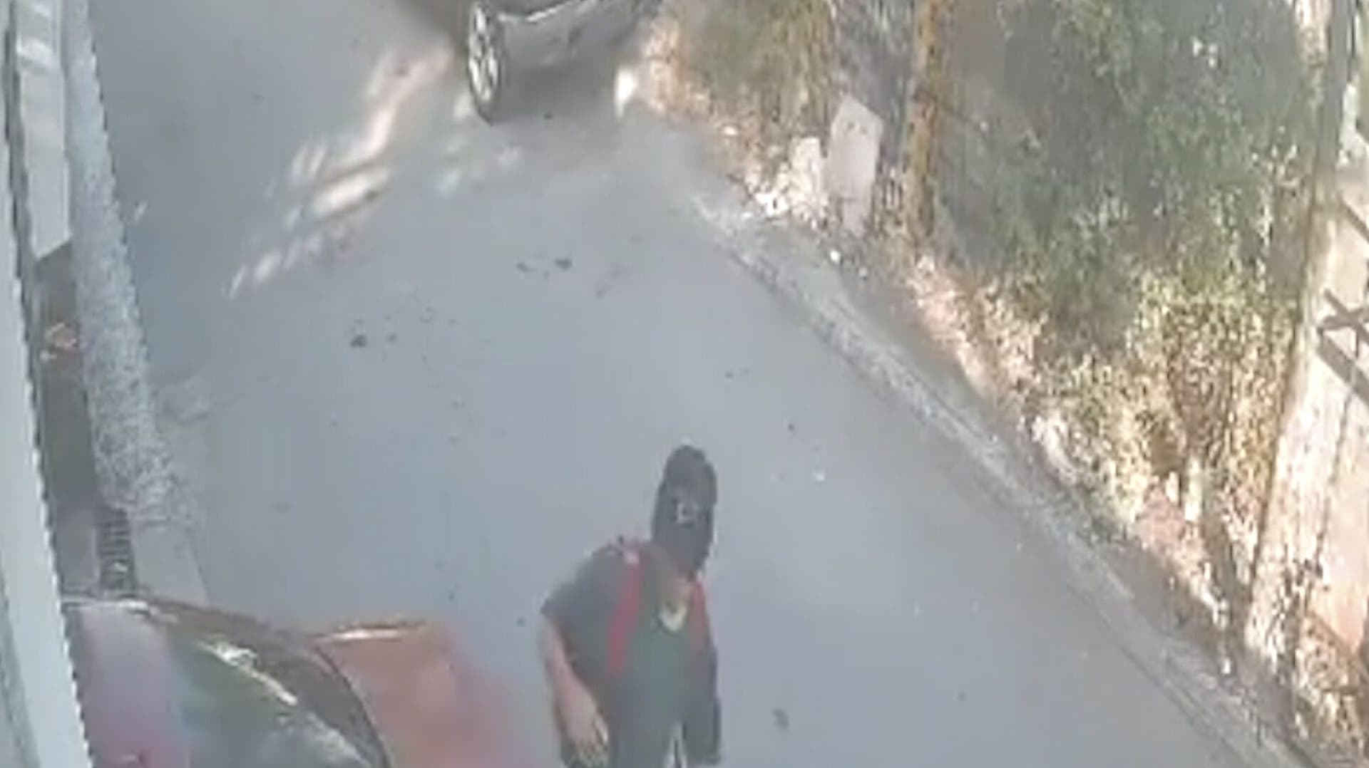Sujeto Finge Ser Golpeado por un Auto que Salía de Cochera en Matamoros