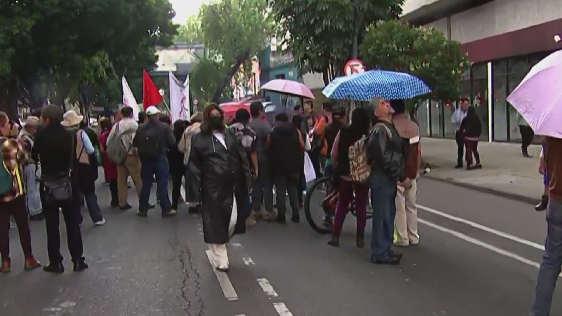 Trabajadores del Gobierno CDMX Realizan Protesta en Fray Servando, ¿Qué Exigen?