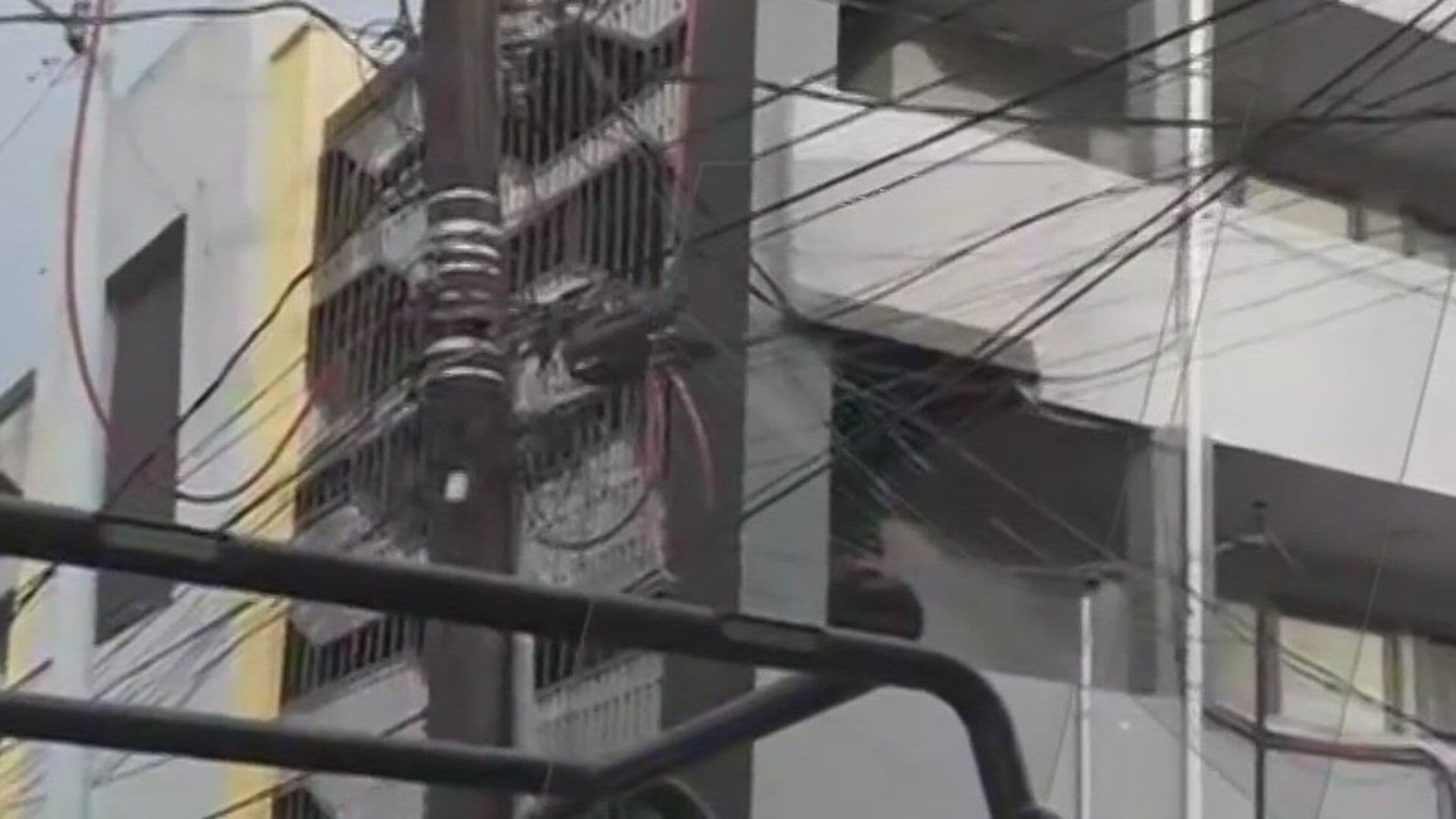 Investigan Muerte de Hombre; Lo Hallan Dentro de Departamento en Col. Mitras Centro en Monterrey