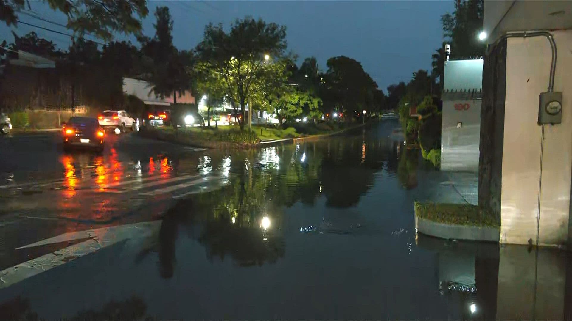 Reportan Encharcamientos en Jardines del Pedregal tras la Fuerte Lluvia de Hoy