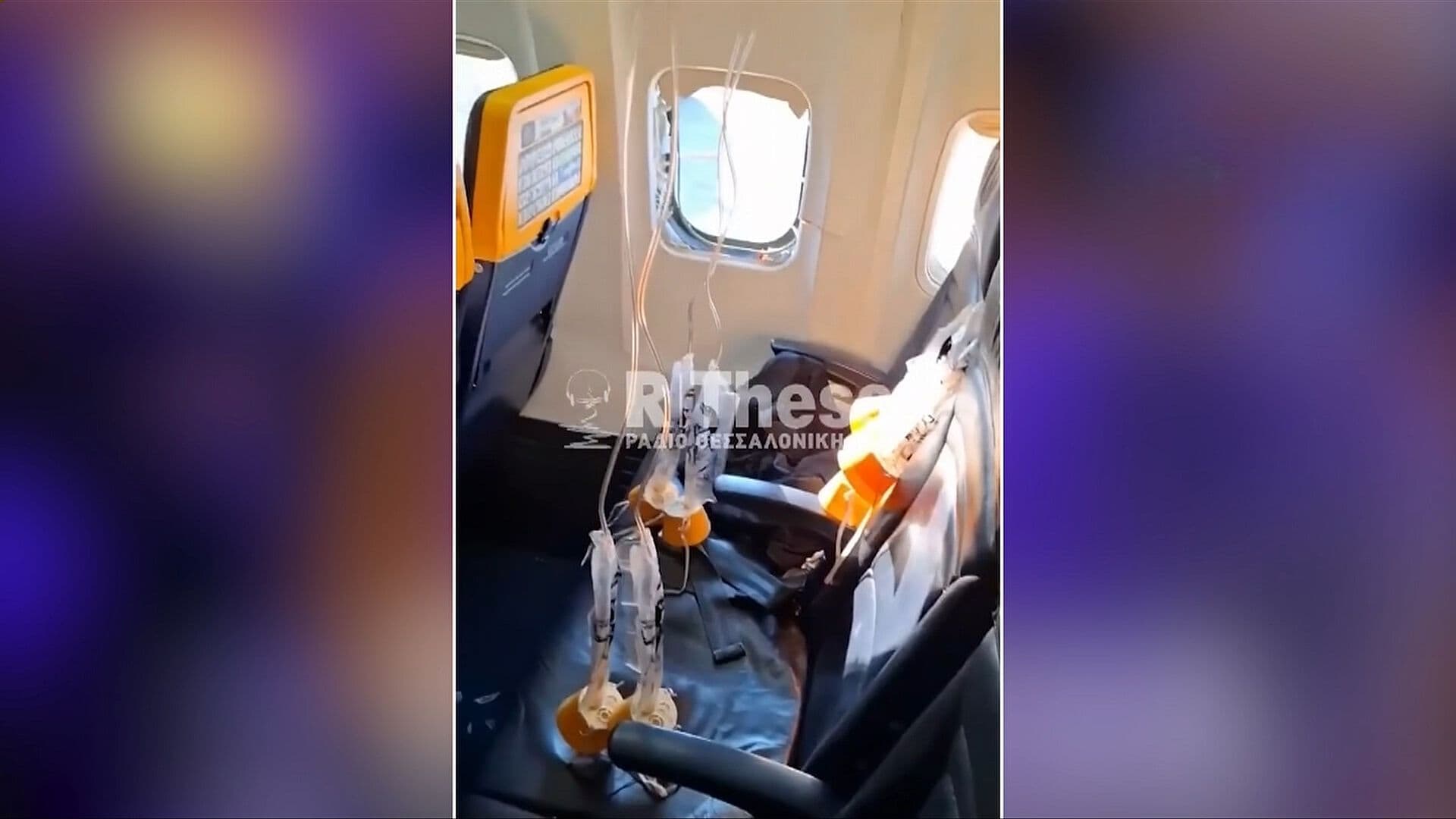 En Pleno Vuelo: Pasajero es Succionado por Ventana que se Desprendió de un Avión; ¿Cómo Pasó?