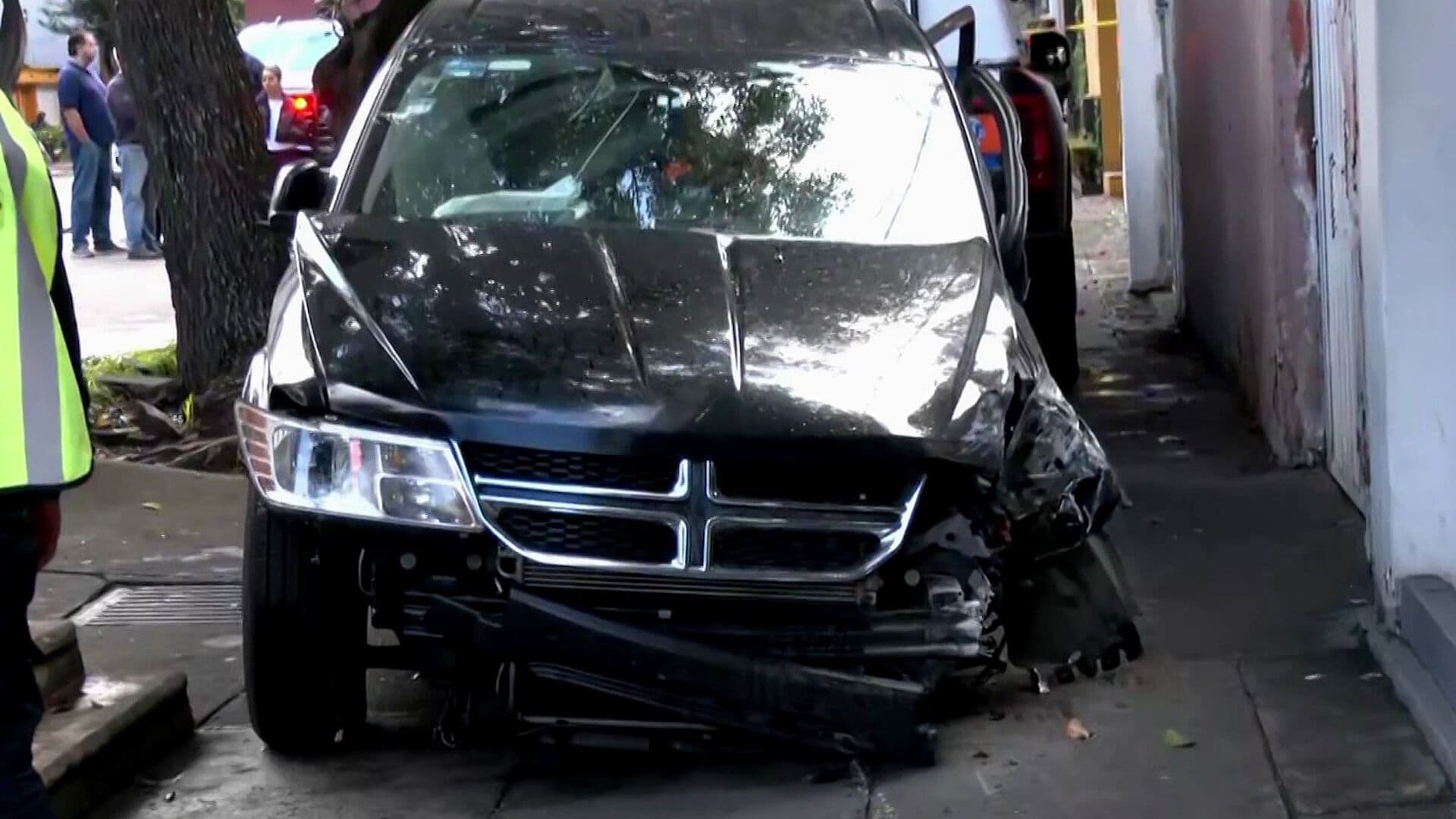 Camioneta Chocó Contra Negocio Tras Impacto con Auto en Benito Juárez, CDMX
